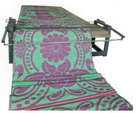 Plastic beach mat cutting machine